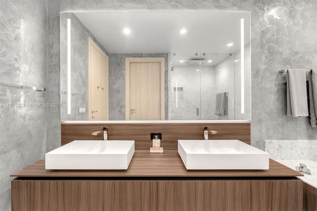 1000 Brickell Plz PH5203, Miami, FL 33131