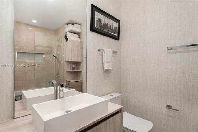 1000 Brickell Plz PH5203, Miami, FL 33131