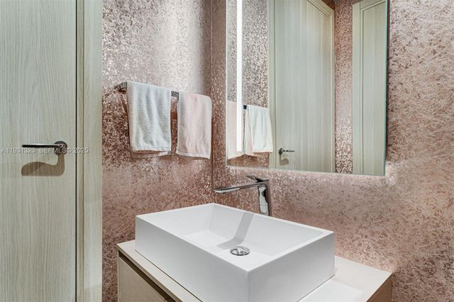 1000 Brickell Plz PH5203, Miami, FL 33131