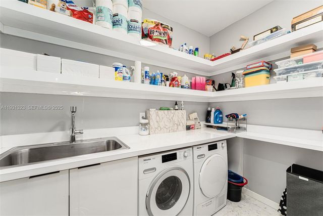 1000 Brickell Plz PH5203, Miami, FL 33131