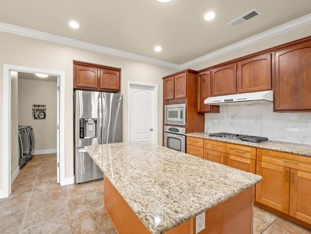 257 S Lead Avenue, Fresno, CA 93706