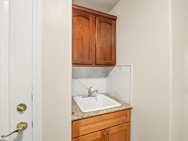 257 S Lead Avenue, Fresno, CA 93706