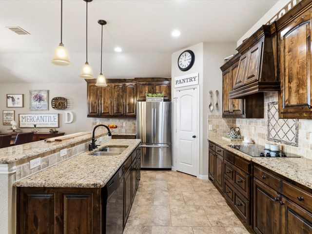6905 Fools Gold Drive, Fort Worth, TX 76179
