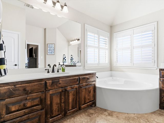 6905 Fools Gold Drive, Fort Worth, TX 76179