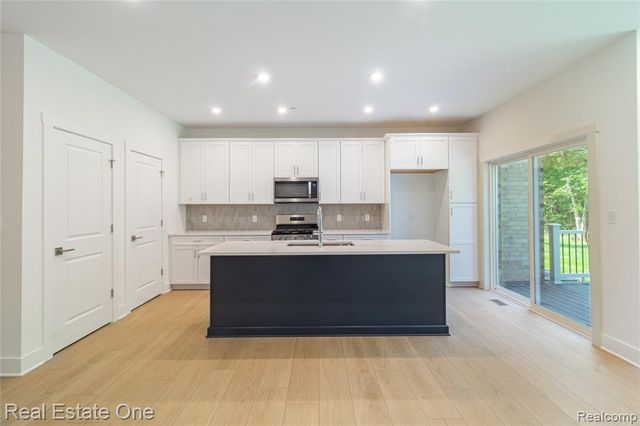 49530 Coldwater Ridge Drive, Northville, MI 48168