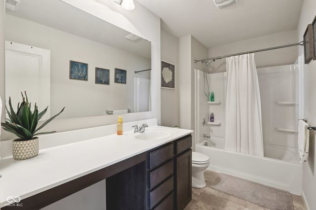 15437 Eastpark Circle W, Fishers, IN 46037