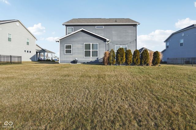 15437 Eastpark Circle W, Fishers, IN 46037