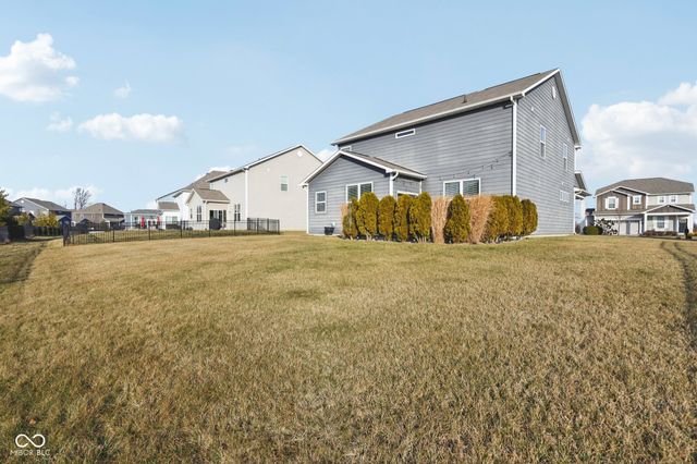 15437 Eastpark Circle W, Fishers, IN 46037