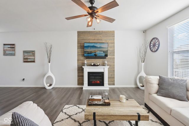 15437 Eastpark Circle W, Fishers, IN 46037