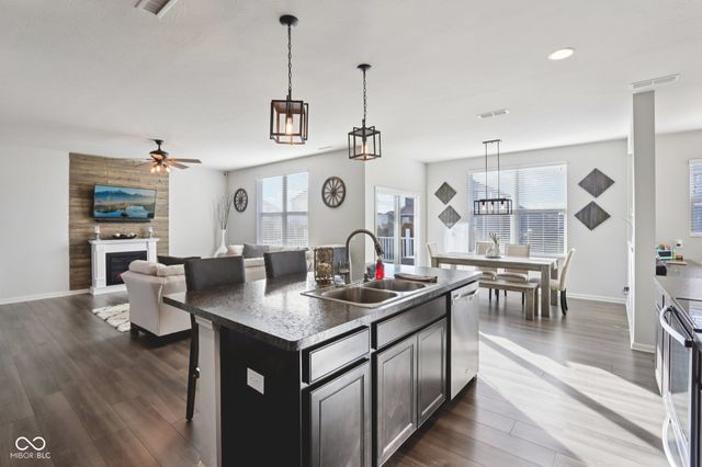 15437 Eastpark Circle W, Fishers, IN 46037