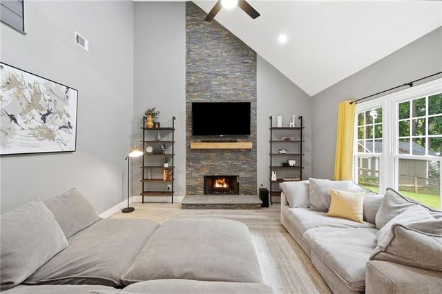 2228 Duck Hollow Drive NW, Kennesaw, GA 30152