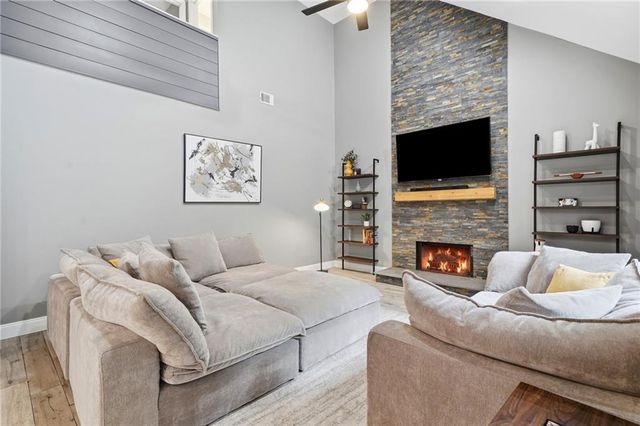 2228 Duck Hollow Drive NW, Kennesaw, GA 30152