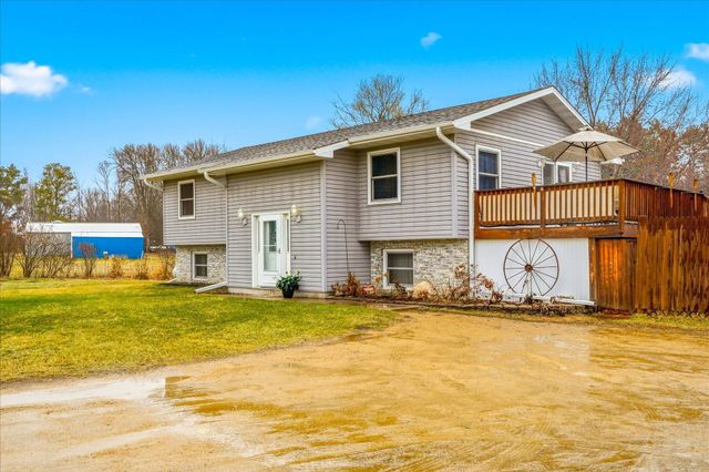 33805 Vickers Street NE, Cambridge, MN 55008