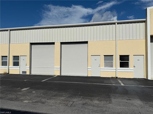 4776 Radio RD # 207, Naples, FL 34104