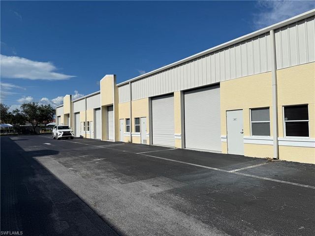 4776 Radio RD # 207, Naples, FL 34104