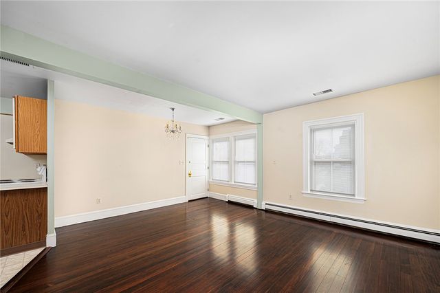 146 GROVE Street 2L, Providence, RI 02909