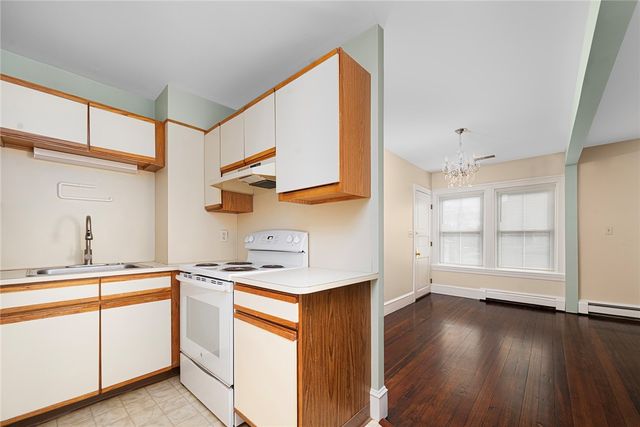 146 GROVE Street 2L, Providence, RI 02909