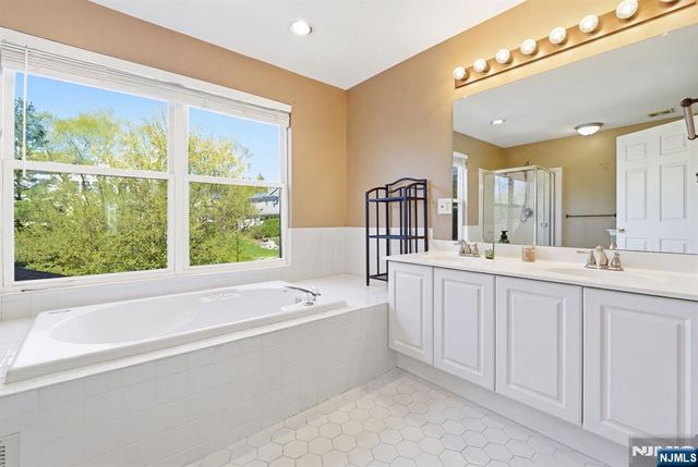 15 Aspen Court, Hardyston, NJ 07419