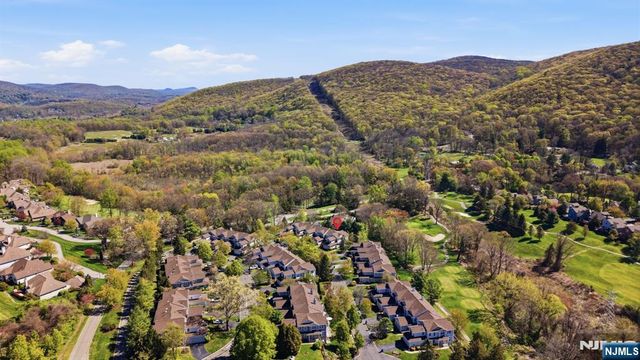 15 Aspen Court, Hardyston, NJ 07419