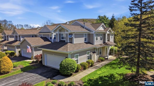 15 Aspen Court, Hardyston, NJ 07419