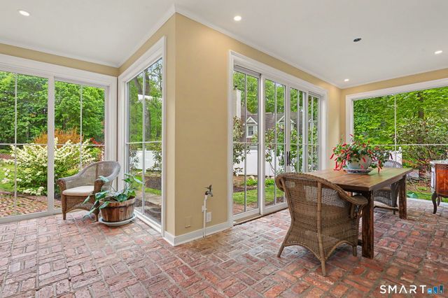 530 Roxbury Road, Stamford, CT 06902