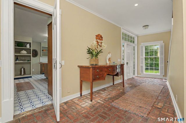 530 Roxbury Road, Stamford, CT 06902
