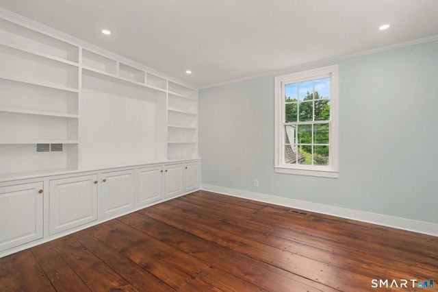 530 Roxbury Road, Stamford, CT 06902
