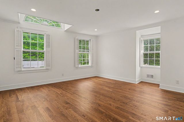 530 Roxbury Road, Stamford, CT 06902