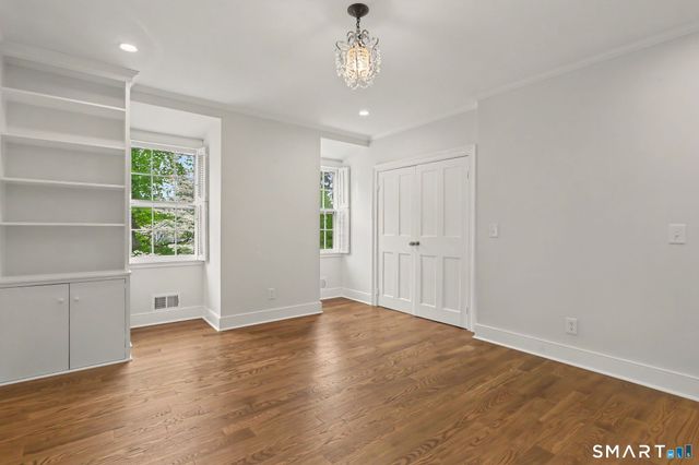 530 Roxbury Road, Stamford, CT 06902