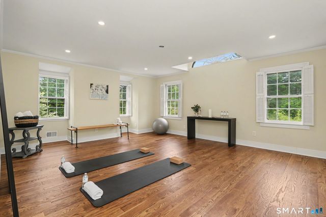530 Roxbury Road, Stamford, CT 06902