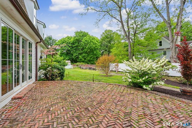 530 Roxbury Road, Stamford, CT 06902