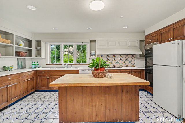 530 Roxbury Road, Stamford, CT 06902