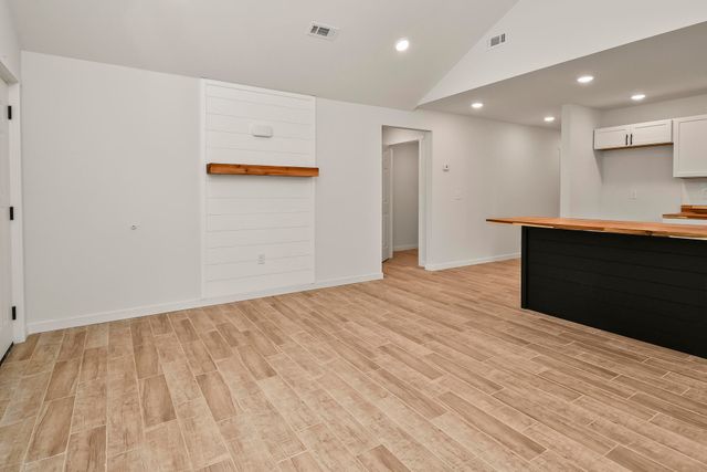 3016 W Chestnut Street, Springfield, MO 65803