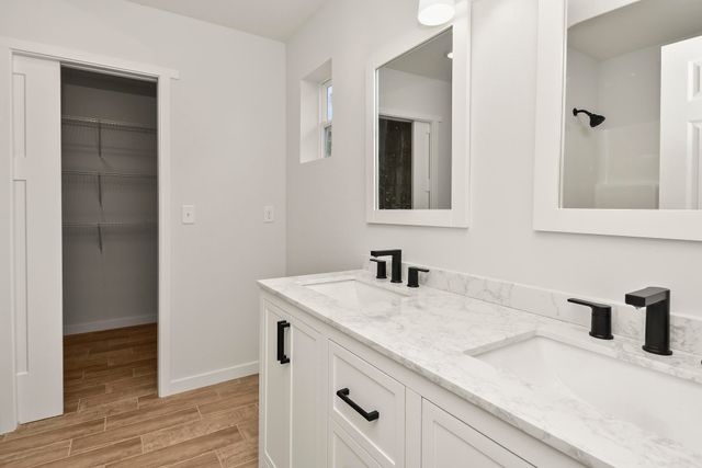 3016 W Chestnut Street, Springfield, MO 65803