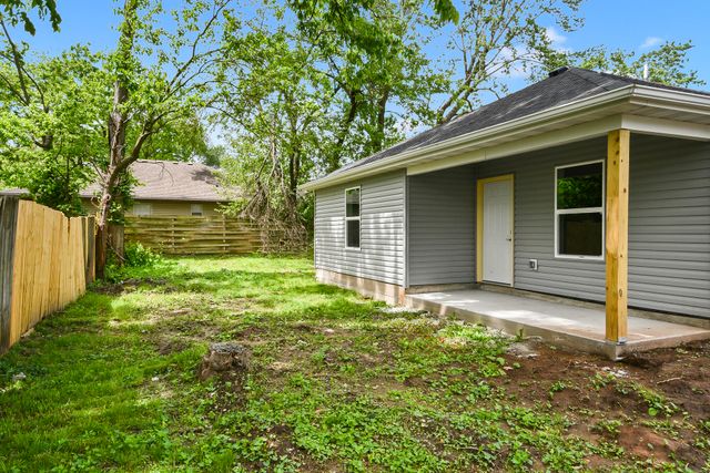 3016 W Chestnut Street, Springfield, MO 65803