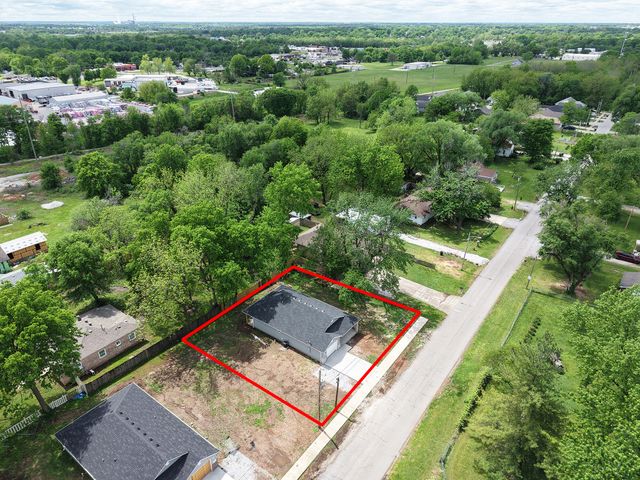 3016 W Chestnut Street, Springfield, MO 65803