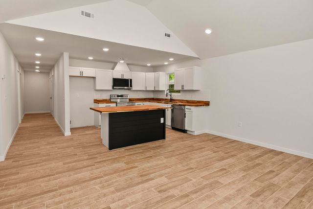 3016 W Chestnut Street, Springfield, MO 65803