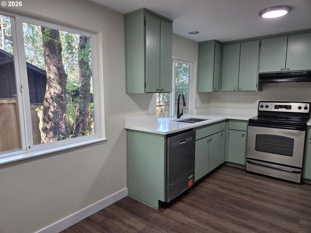 3845 WILSHIRE Ln, Eugene, OR 97405