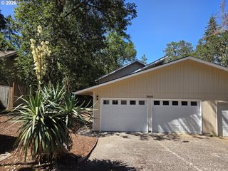 3845 WILSHIRE Ln, Eugene, OR 97405