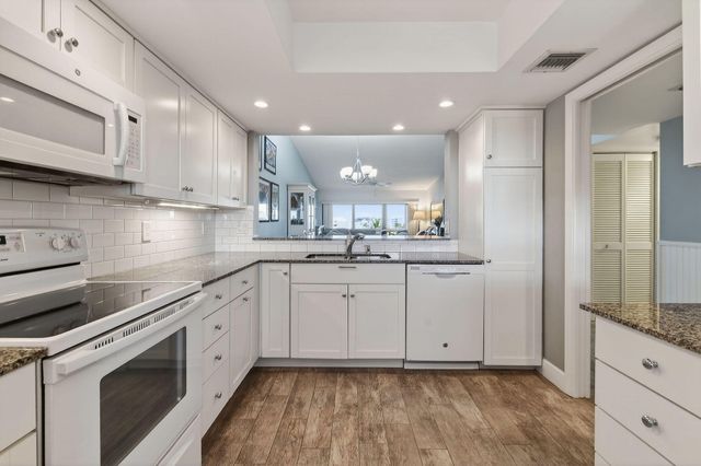 1036 Us Highway One 419, North Palm Beach, FL 33408