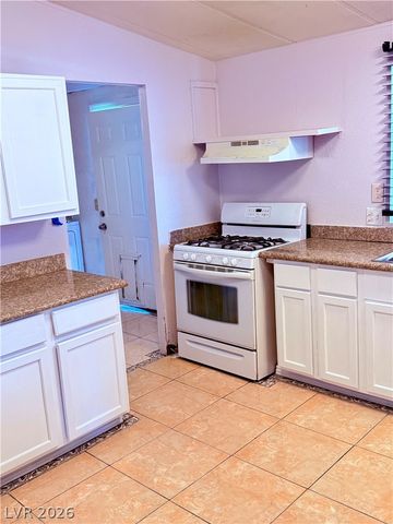 4182 Queen Isabel Court, Las Vegas, NV 89115