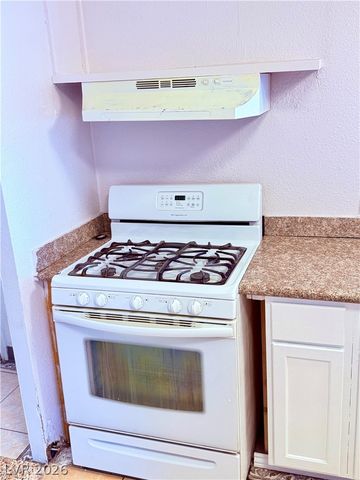 4182 Queen Isabel Court, Las Vegas, NV 89115