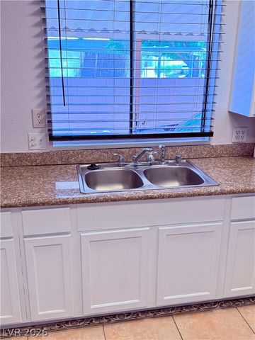 4182 Queen Isabel Court, Las Vegas, NV 89115