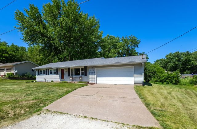 6406 Dodds Drive, Bettendorf, IA 52722