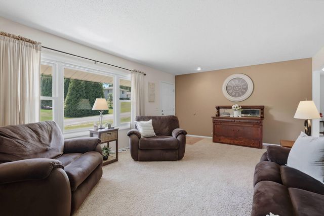 6406 Dodds Drive, Bettendorf, IA 52722