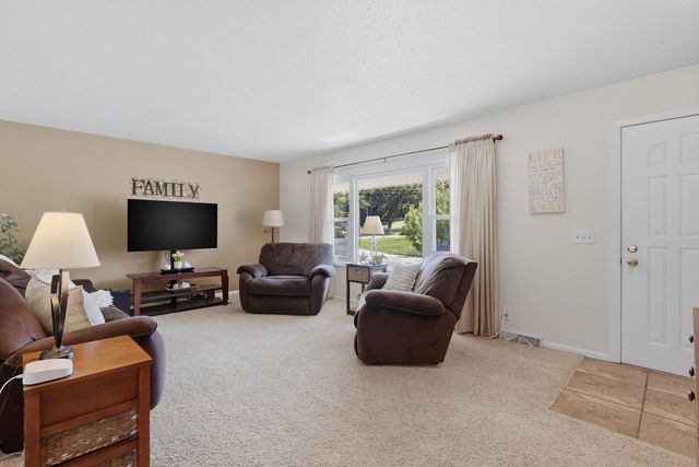 6406 Dodds Drive, Bettendorf, IA 52722