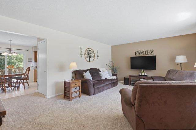 6406 Dodds Drive, Bettendorf, IA 52722