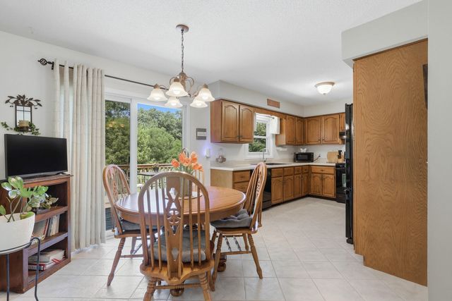 6406 Dodds Drive, Bettendorf, IA 52722