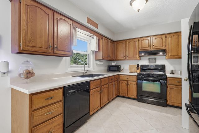 6406 Dodds Drive, Bettendorf, IA 52722