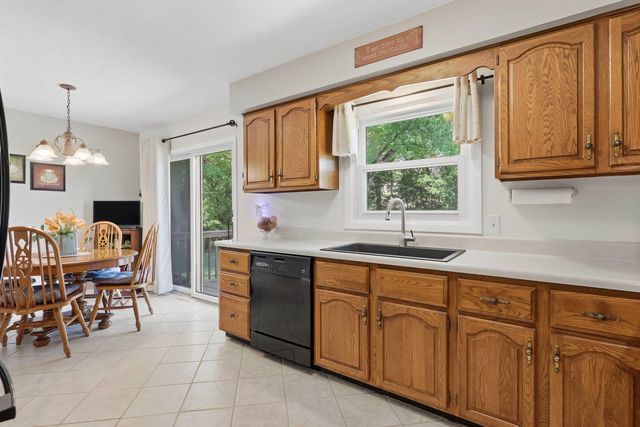 6406 Dodds Drive, Bettendorf, IA 52722